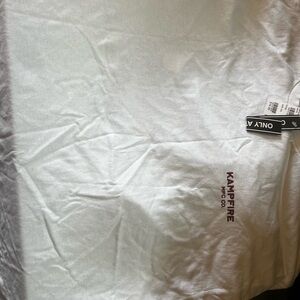 Brand new with tags, men’s white T-shirt XL